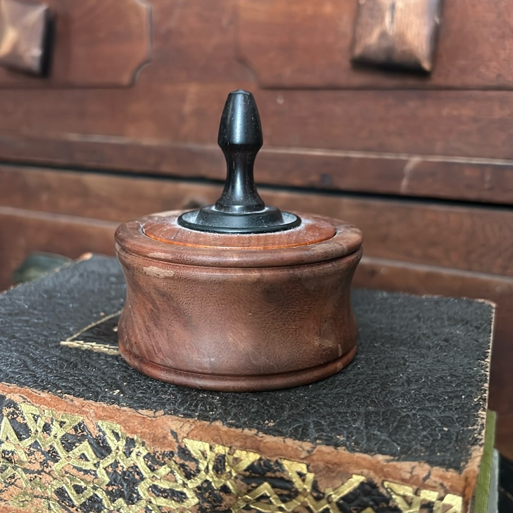 VINTAGE Round Trinket Box - Picture 8 of 9